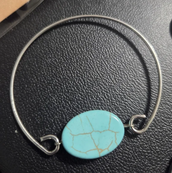 🌟BOGO Free🌟Turquoise and Silver Jewelry Set - Picture 5 of 7